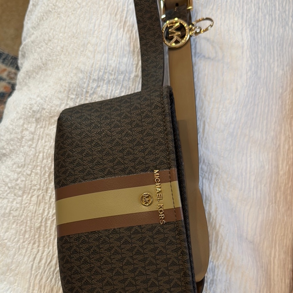 NWOT Michael Kors Brown and Tan beltBag